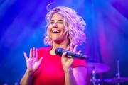 Opfer der versteckten Kamera: Ob Schlagersängerin Beatrice Egli Spass versteht oder nicht, wird sich am kommenden Samstagabend zeigen. (Bild: Christian H. Hildebrand/Zuger Zeitung (Baar, 27. Oktober 2018))