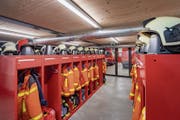 Die neue Garderobe der Milizfeuerwehr im Depot Ost an der Espenmoosstrasse 18. (Bild: Urs Bucher)