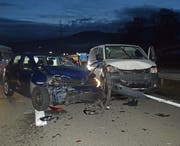 Die Autos kollidierten im Morgenverkehr auf A14. (Bild: Luzerner Polizei)