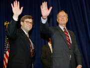 US-Präsident Donald Trump möchte William Barr zum neuen Justizminister machen. Barr hatte den Posten schon unter Präsident George H. W. Bush inne. Hier ein Bild von Barr (links) von 1991 an der Seite des damaligen Präsidenten. (Bild: Keystone/AP/Scott Applewhite)
