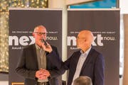 Startfeld-Geschäftsleiter Peter Frischknecht im Gespräch mit Marc Schäfer, Center-Manager der Shopping Arena. (Bild: Thomas Hary)