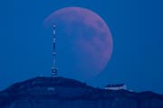 Mondfinsternis hinter Rigi Kulm. (Bild: Philipp Schmidli (Eschenbach, 27. Juli 2018)