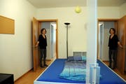 Geschäftsleiterin Ursula Liem in einem der WG-Zimmer von Spuntan. (Bild: Oliver Mattmann, Stans, 18. September 2018)