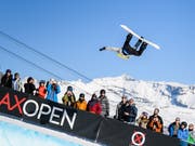 Schweizer Trumpf in Abwesenheit von Iouri Podladtchikov: Pat Burgener, hier am Laax Open im Januar, verfügt über das nötige Trick-Repertoire für Topklassierungen (Bild: KEYSTONE/MANUEL LOPEZ)