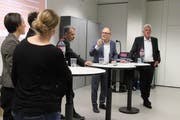 Reto Ammann (2. v. r.) diskutiert mit Vertretern der Fachhochschulen, die Diskussionsrunde leitet Matthias Mölleney (r.). (Bild: Barbara Hettich)