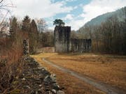 Bei der Ruine Weissenau brachten 2001 Rechtsradikale einen 19-jährigen Kollegen um. (Bild: KEYSTONE/YOSHIKO KUSANO)
