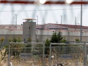 Die Türkei geht weiter hart gegen angebliche Gülen-Anhänger vor. Mehrere Personen wurden inhaftiert. (Bild: KEYSTONE/AP/THANASSIS STAVRAKIS)