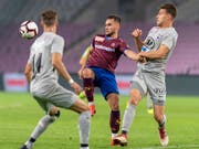 Die Aarauer Nicolas Bürgy (links) und Giuseppe Leo, hier im Match gegen Servette (Bild: KEYSTONE/MARTIAL TREZZINI)