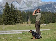 Wildhüter Silvan Eugster bewertet die Zusammenarbeit mit den Jägern als sehr wertvoll. (Bild: Jessica Nigg)