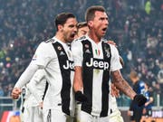 Mario Mandzukic (rechts) feiert sein Siegestor zusammen mit Mattia De Sciglio (Bild: KEYSTONE/AP ANSA/ANDREA DI MARCO)