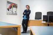 Doris Wobmann, Präsidentin des Arbeitsgerichts, in «ihrem» Gerichtssaal. (Bild: Dominik Wunderlin (Luzern, 6. Dezember 2018))