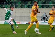 Jordi Quintillà (links) trifft herrlich zum 2:1 für den FC St.Gallen. (Bild: Freshfocus)