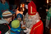 Kinder, die ein «Versli» aufsagten, erhielten vom Samichlaus einen «Grittibänz».