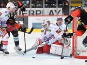 Lakers' Goalie Melvin Nyffeler verlor die Abwehrschlacht gegen den SC Bern (Bild: KEYSTONE/LUKAS LEHMANN)