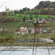 Blick vom zürcherischen Rheinufer auf Rüdlingen. (Bild: Urs Bader)