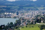 Von heute 58 auf künftig 54 Prozentpunkte: Der Zuger Stadtrat will die Steuern senken. (Archivbild: Stefan Kaiser)