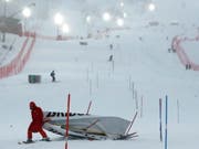 Windböen lassen am Sonntag in Val d'Isère keinen Slalom zu (Bild: KEYSTONE/EPA/GUILLAUME HORCAJUELO)