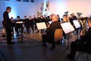Manuel Jörg dirigiert die Music Friends Wigoltingen. (Bild: Manuela Olgiati)