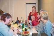 Astrid Kaufmann-Kirchhofer ist an der kommenden Fasnacht das Gesicht der Fröschenzunft Ebel. Sie erhielt an der Zunftversammlung tosenden Applaus. (Bild: Maria Schmid (Inwil, 7. Dezember 2018))