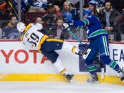 Einsatz total: Roman Josi gerät nach einem Check in Schieflage. (Archivaufnahme) (Bild: KEYSTONE/AP The Canadian Press/DARRYL DYCK)