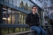 Matthias Stadler vor dem Gebäude der Luzerner Zeitung an der Maihofstrasse 76 in Luzern. (Bild: Pius Amrein (6. Dezember 2018))