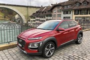 Mit seinem eigenwilligen Design ist der Hyundai Kona ein Hingucker, der sich von der Masse abhebt. (Bild: Matthias Hafen)