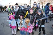 Ehemalige Beggo-Schränzer-Mitglieder waren mit dem Nachwuchs als «Rocker» dabei. (Bild Rosmarie Berlinger)
