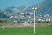 Fliegen über der Zentralschweiz ist schön, aber tückisch. Blick auf den Flugplatz Buochs. (Bild: Corinne Glanzmann (23. August 2017))