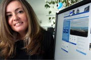 Die Unternehmerin Natalie Albrecht, hier mit ihrer Website www.zug4you.ch. (Archivbild Christof Borner-Keller/Neue ZZ)