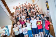 Geschafft! Die Kinder des Littauer Schulhauses Rönnimoos freuen sich auf die grossen Ferien. (Bild Boris Bürgisser)