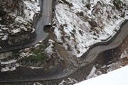 Die beschädigte Bristenstrasse aus der Sicht des Rekognostizierflugs. (Bild: Leserbild)