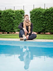 Der Abschluss ist geschafft: Céline Fallegger bei der Kanti Reussbühl. (Bild: Roger Grütter (9. Juni 2017))