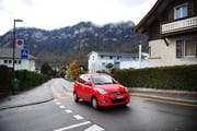 Auf der Pilatusstrasse in Hergiswil gilt zukünftig Tempo 30. (Bild: Corinne Glanzmann / Neue NZ)