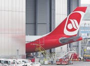 Ein Flugzeug von Air Berlin steht in der Wartungshalle des Flughafens in Düsseldorf. (Bild: Roland Weihrauch/DPA (12. September 2017))