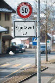 Ortstafel eingangs der Luzerner Gemeinde Egolzwil. (Bild: Boris Bürgisser (14. Februar 2018))