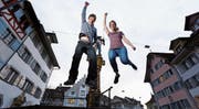 Beno Staub und Michèle Willimann freuen sich auf das neue Festival, das mehr Leben in die Stadt bringen soll. (Bild: Werner Schelbert (Zug, 28. März 2017))