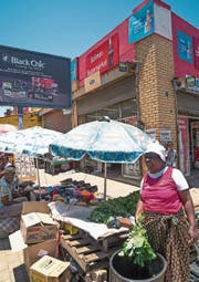 Strassenmarkt im South Western Township in Johannesburg. (Bild: James Strachan/AFP)