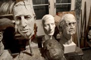 Rolf Brems populäre Figuren in seinem Atelier in Meggen. (Bild: Archiv Neue LZ)