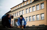 Im Schulhaus Sunnegrund 1 soll die Musik künftig die Hauptrolle spielen. (Bild: Stefan Kaiser (Steinhausen, 3. November 2015))