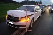 An den Autos entstand 30'000 Franken Schaden. (Bild: Zuger Polizei)