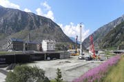 Der Baugrund für das neue Hotel in Andermatt wird gepfählt. (Bild: pd)