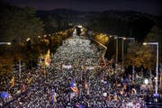 Die Demonstration vom Samstag in Katalonien. (Bild: EPA)