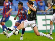 Veskovac und Carlitos im Zweikampf. (Bild Keystone)