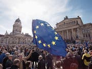 In Berlin nahmen Tausende an der Pro-EU-Demonstration teil. (Bild: Jörg Carstensen/Keystone (26. März 2017))