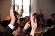 Szene aus dem Schwyzer Kantonsrat. (Bild Laura Vercellone/Neue SZ)
