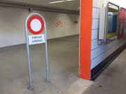 Derzeit muss das Velo im Posttunnel noch geschoben werden. (Bild: David von Moos/Radio Pilatus)