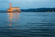 Die Plattform «Pavillon of Reflections» auf dem Zürichsee. (Bild: Ennio Leanza/Keystone)
