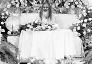 Maharishi Mahesh Yogi anlässlich einer Pressekonferenz in Seelisberg im Jahr 1978. (Bild Keystone)