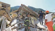 In der Gemeinde Casamicciola auf Ischia suchen Rettungskräfte nach Verschütteten. (Bild: Marco Cantile/Getty (Casamicciola, 22. August 2017))