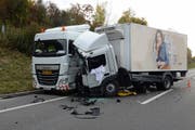 Ein Chauffeur wurde verletzt. (Bild: Luzerner Polizei (Eich, 19. Oktober 2017))